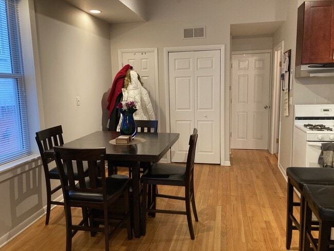 Building Photo - 1735 W Crystal St