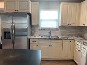 Building Photo - 1210 Avenue M