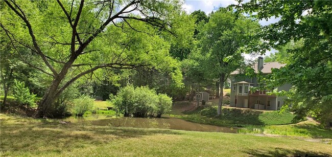 Building Photo - 225 Silver Birch Ct
