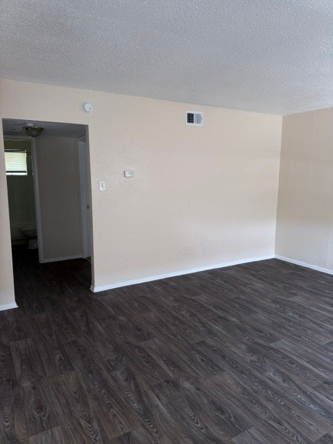 Foto del edificio - 8207 Landing Ave