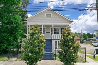 Building Photo - 740 Thayer
