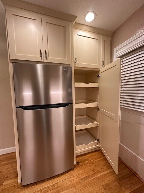 Refrigerador y despensa - 725 Laurel St