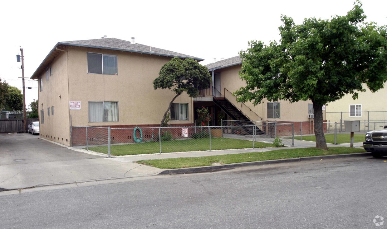 Building Photo - 1348 Danube Way