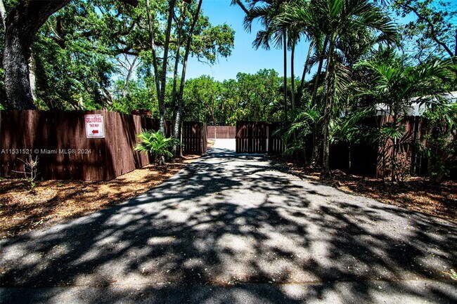 Foto del edificio - 3981 SW 58th St