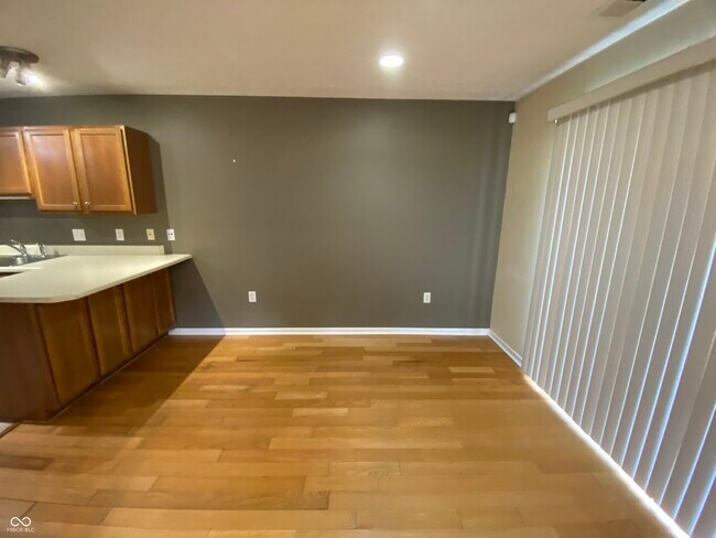 Foto del edificio - 8040 Harbor Walk Pl