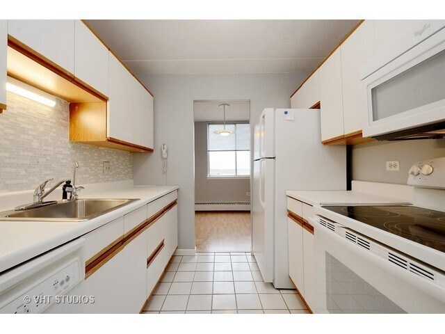 Foto del edificio - 225 S Rohlwing Rd