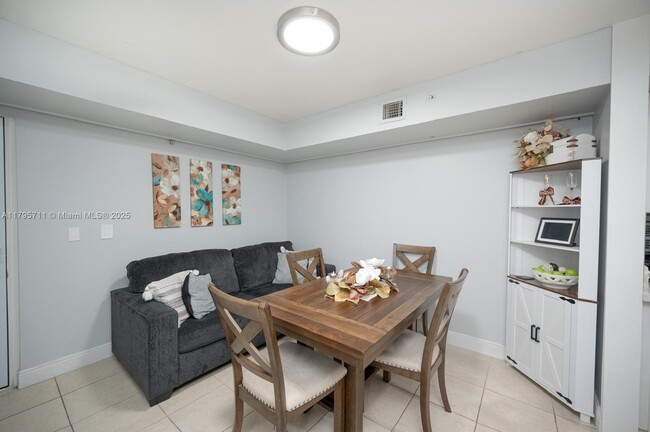 Foto del edificio - 11133 SW 8th St