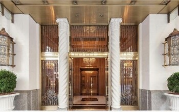 Building Photo - 502 Park Ave