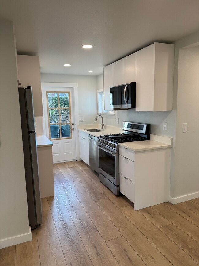 cocina y entrada principal - 2914 Ellis St