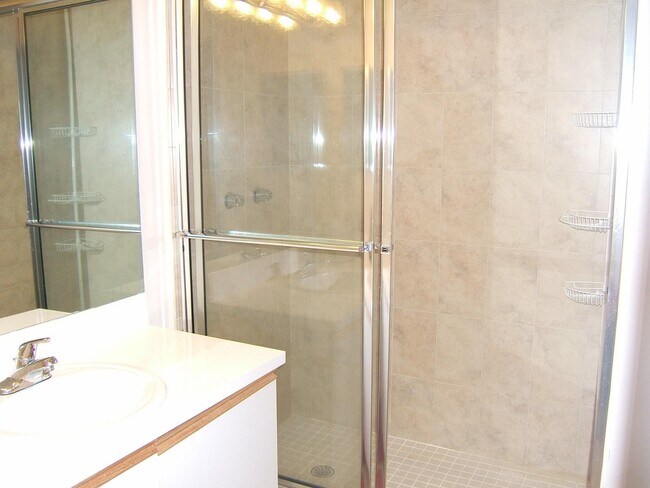 Foto del edificio - 660 Cypress Club Way