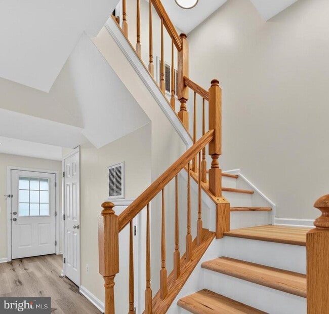 Building Photo - 1337 Steed St