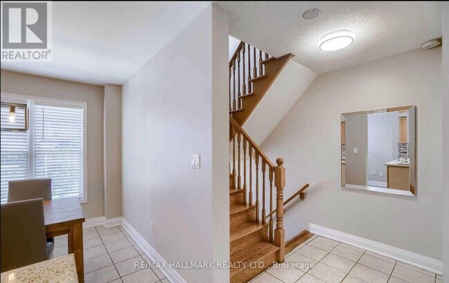 Photo du bâtiment - 5980 Whitehorn Ave