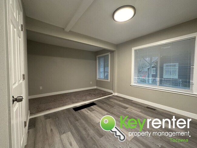 Building Photo - Comfortable Rooms Available for Rent!