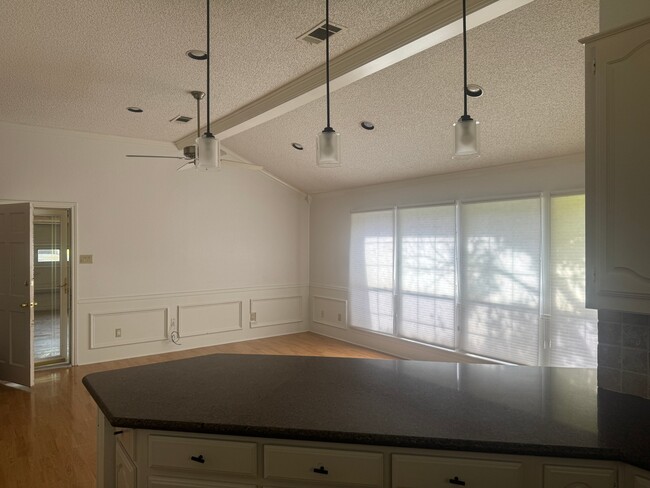 Building Photo - 1401 Covington Dr