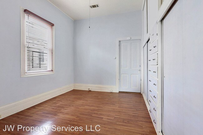 Building Photo - 8435-8435 Willow St