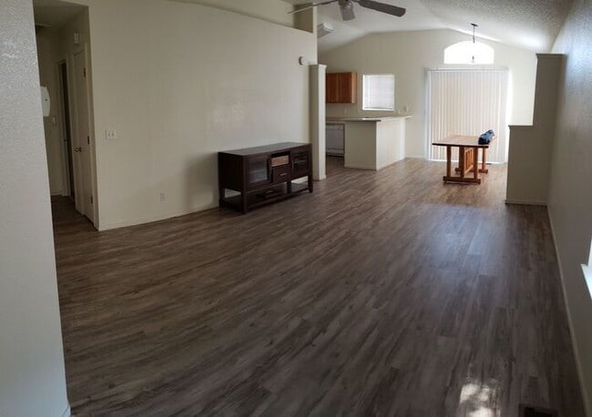 Building Photo - 1656 Marinette Ct