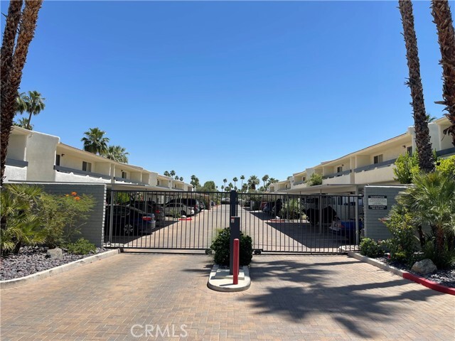 Foto del edificio - 1950 S Palm Canyon Dr