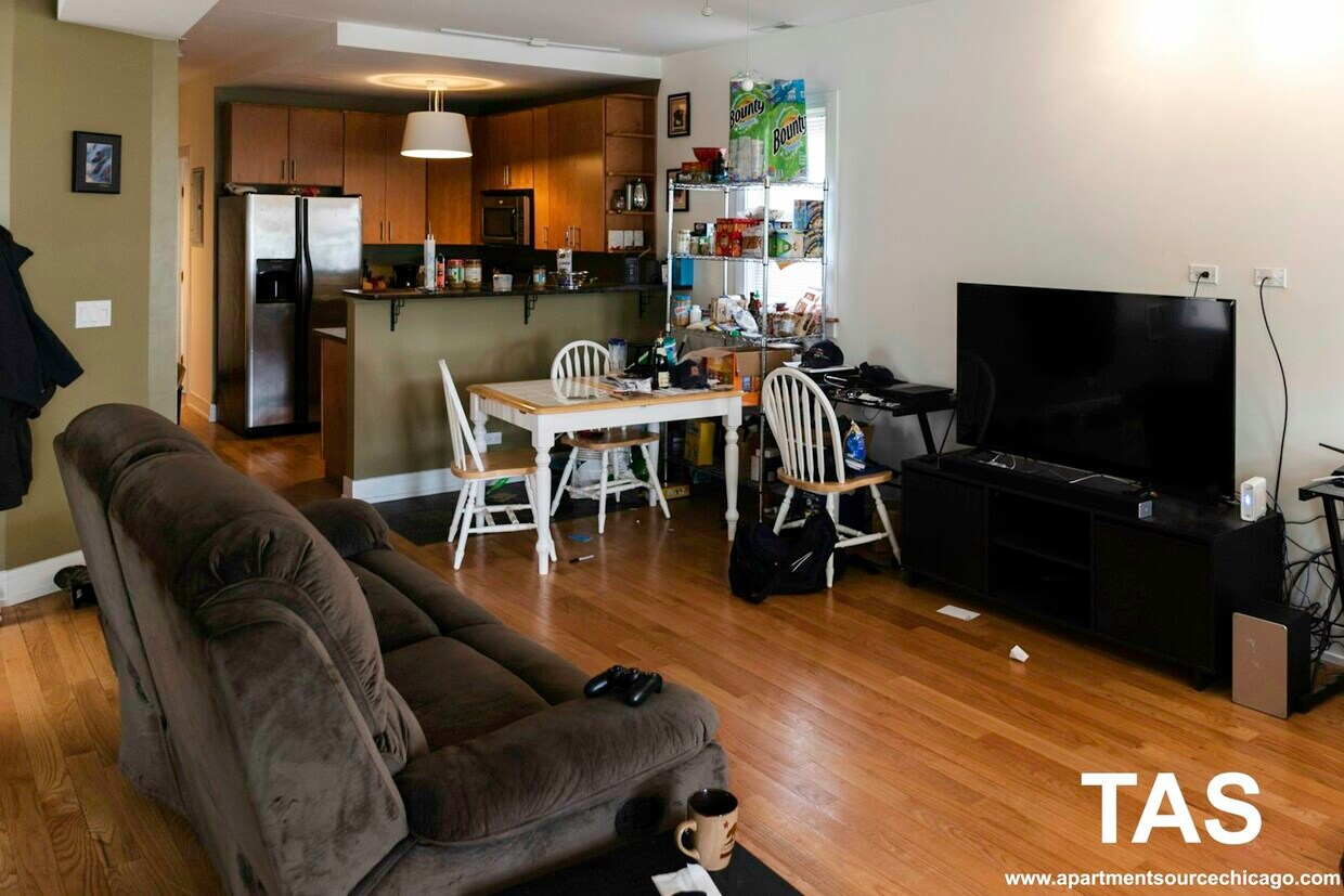 Primary Photo - 3023 N Oakley Ave