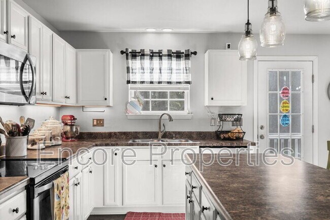 Building Photo - 367 Crane Way
