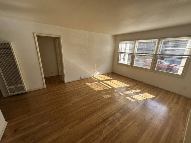 Building Photo - 2461 Silver Lake Blvd