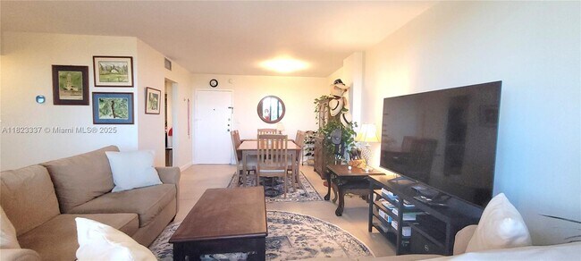 Foto del edificio - 2450 NE 135th St