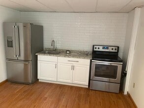 Building Photo - 10 Michelle Ln