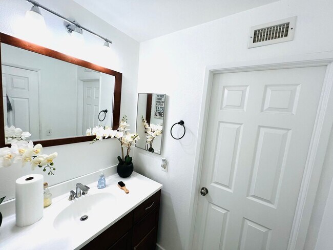 Foto del edificio - Simi Valley - 4 Bedroom 2.5 Bathroom - 10 ...