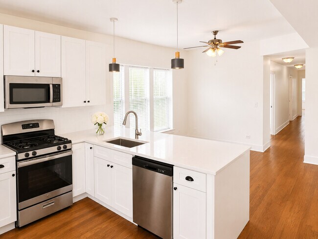 Foto del edificio - 1439 E 66th Pl