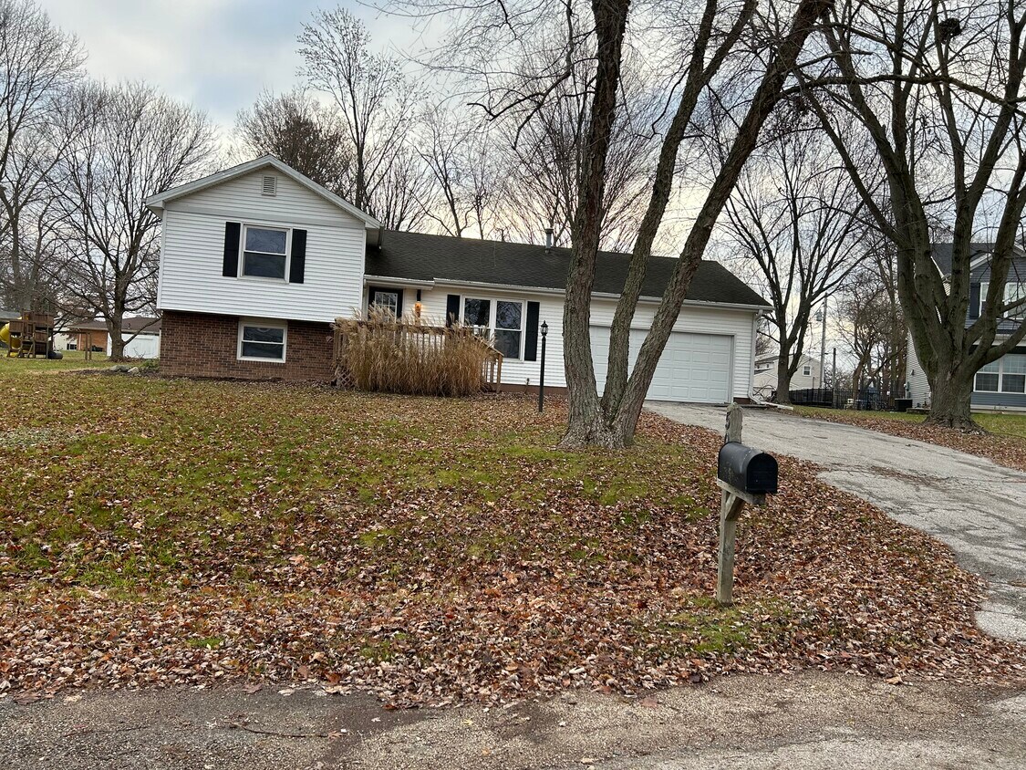 504 Western Hills Dr, Mahomet, IL 61853 House Rental in Mahomet, IL