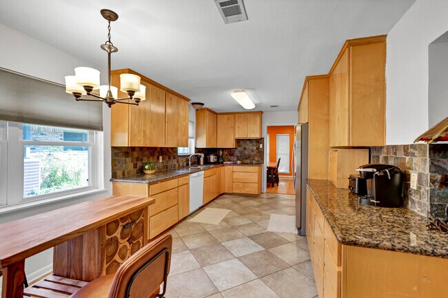 Building Photo - 9414 Brooding Oak Cir
