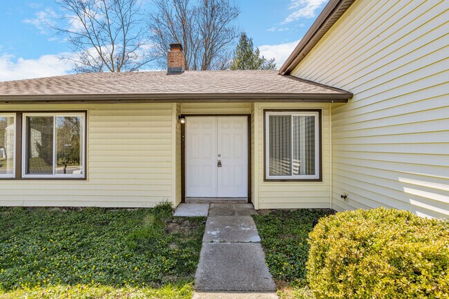 Photo - 79 Penfield Ln House