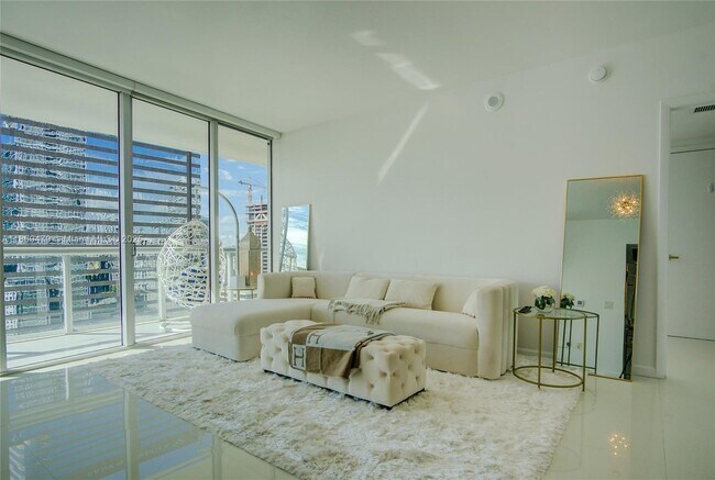 Foto del edificio - 495 Brickell Ave