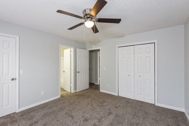 Foto del edificio - 211 River Song Rd