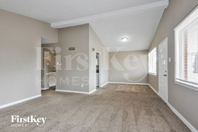 Building Photo - 915 Barat Ln