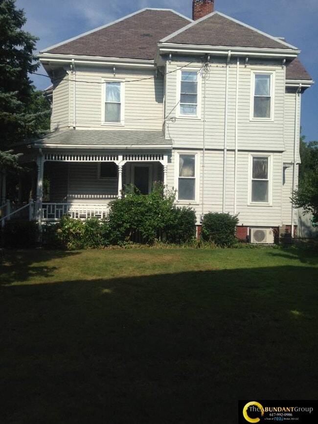 Building Photo - 11 Cambria St