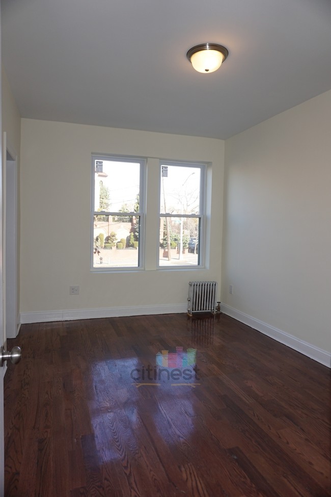 Foto del edificio - 8602 Ridge Blvd