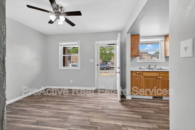 Foto del edificio - 6430 Faraday Ct