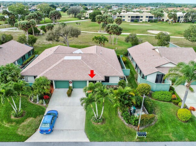 Foto del edificio - 6835 SE Bunker Hill Dr