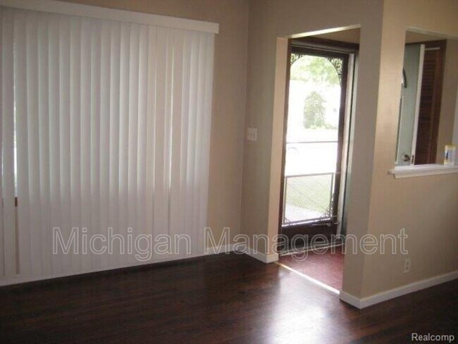 Foto del edificio - 28967 Beechwood Ave