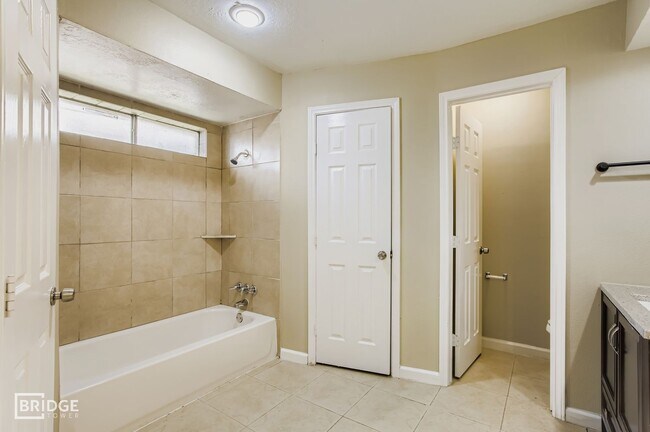 Foto del edificio - 15710 Sandy Hill Dr