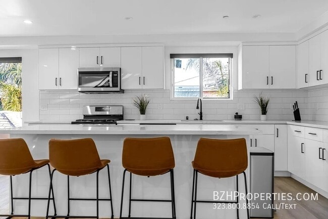 Foto del edificio - 835 N Harvard Blvd