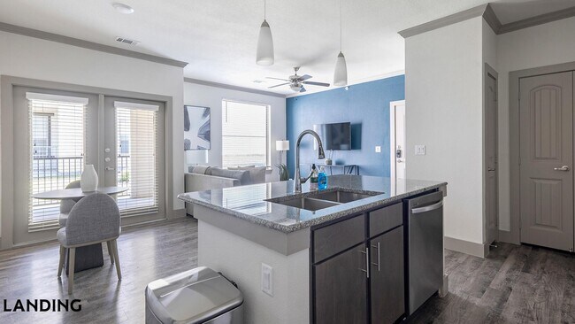 Building Photo - 12500 Shadowglen Trce