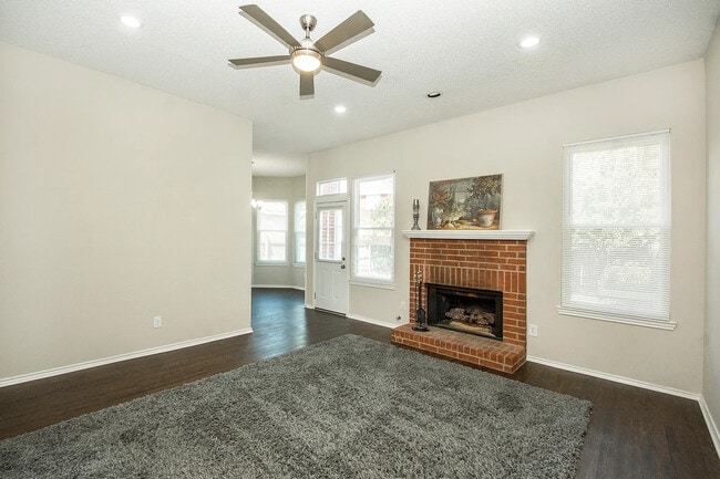 Building Photo - Room in House on Kentshire Cir