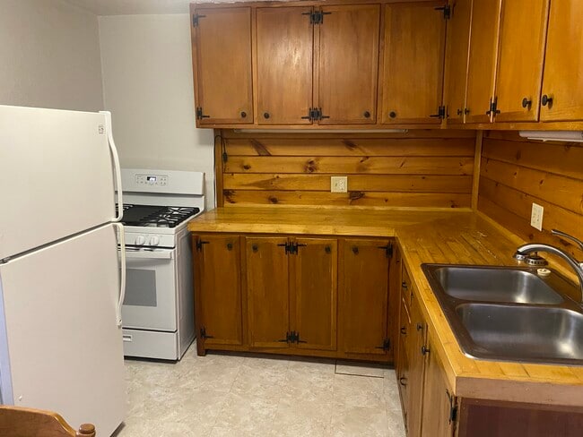 Building Photo - 407 Cascadilla St