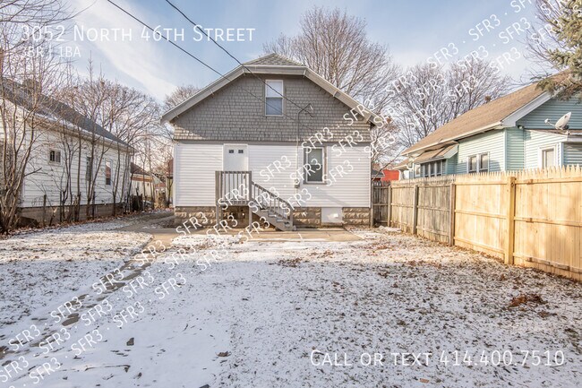 Building Photo - Must see! Stunning & updated 3 bedroom bun...