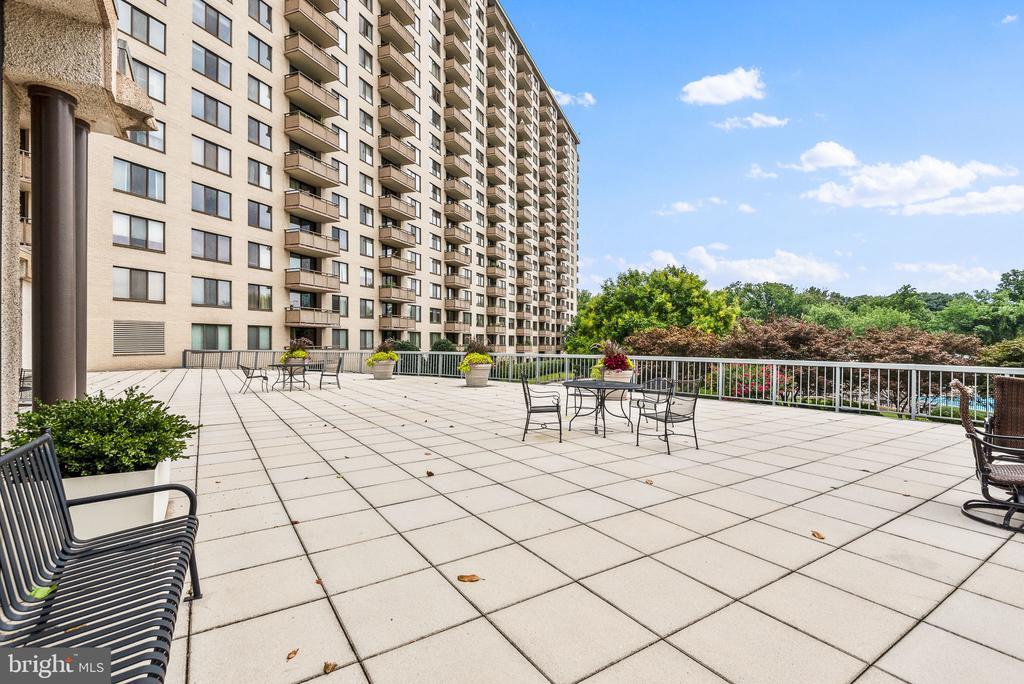 Foto principal - 5225 Pooks Hill Rd