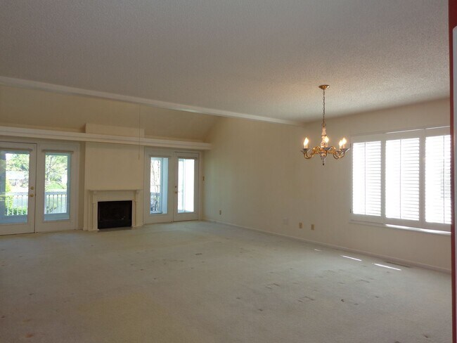 Foto del edificio - Cypress Point - Beautiful Water View!