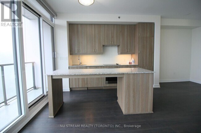 Photo du bâtiment - 426 University Ave