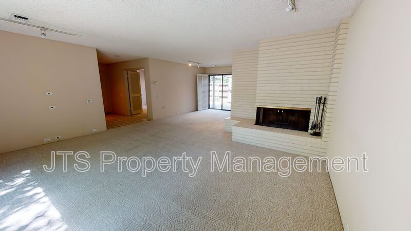 Primary Photo - 800 Elmhurst Circle