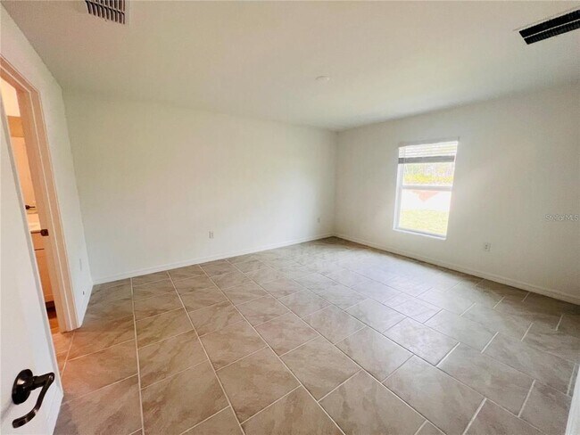 Foto del edificio - 100 Oakwood Ct